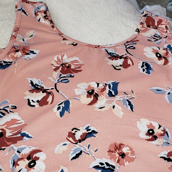 Buttery soft floral tank top - Picture 1 of 1
